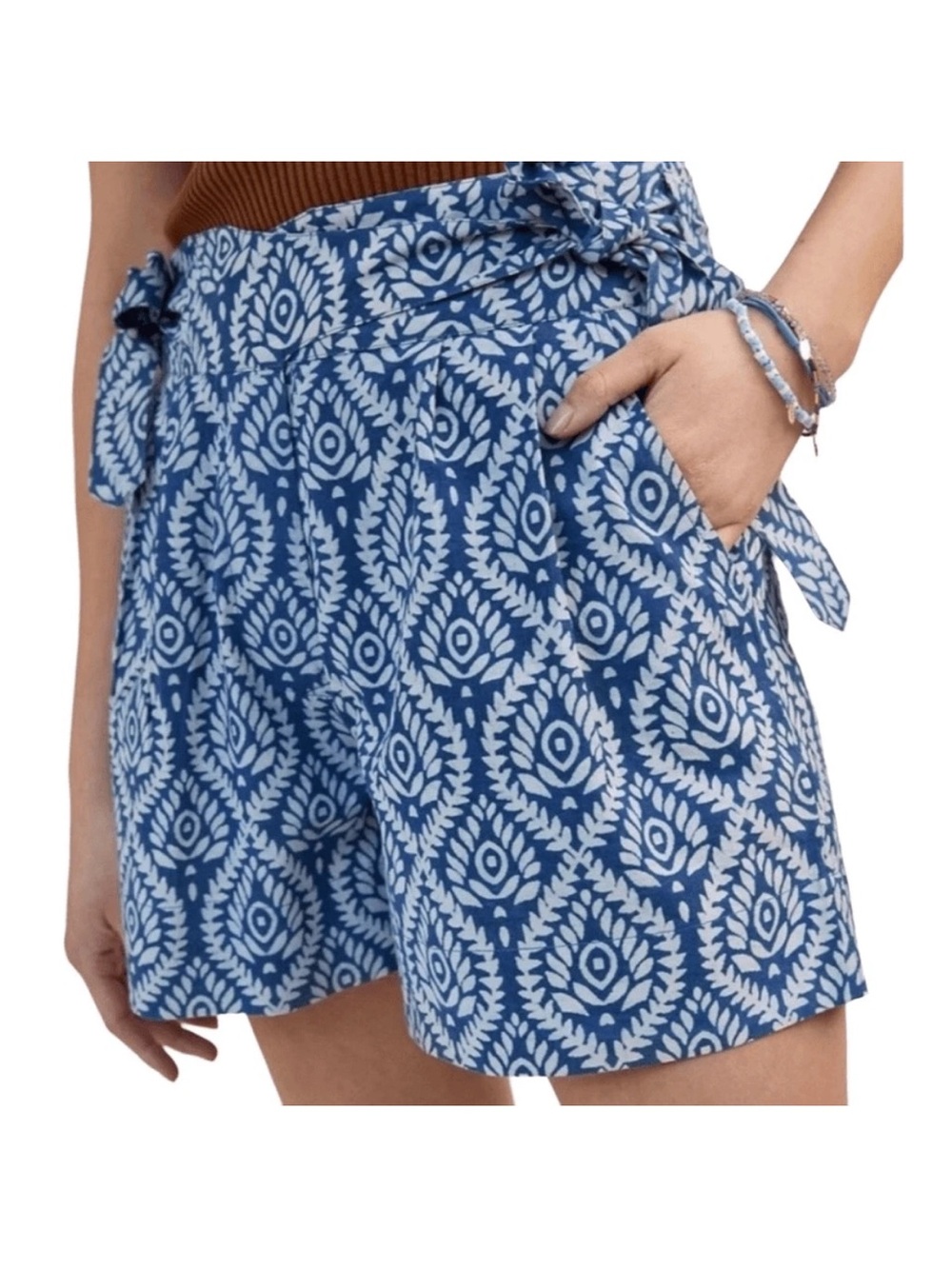 Anthropologie Kopal Shorts in a Blue Lotus Block Print
Size Medium